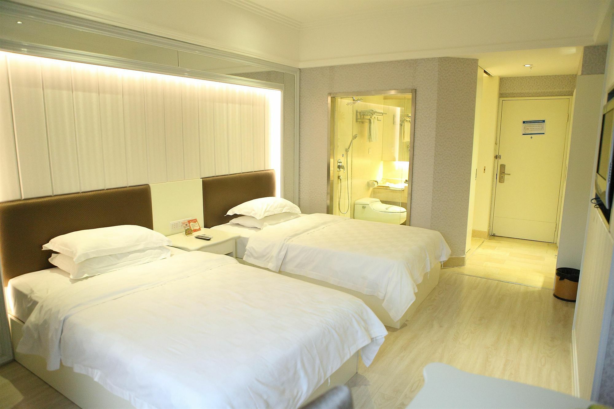 Bluesky Hotel Kanton Exterior foto